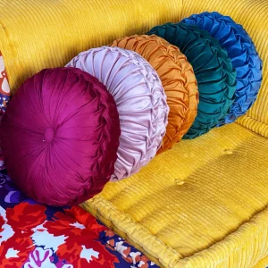Round pleated pillows