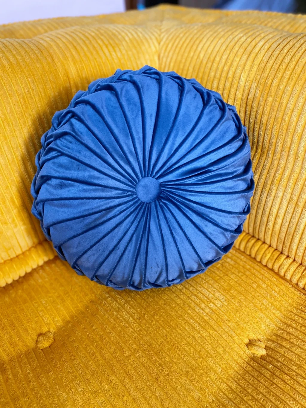Round pleated pillow : Navy Blue
