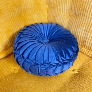 Round pleated pillows