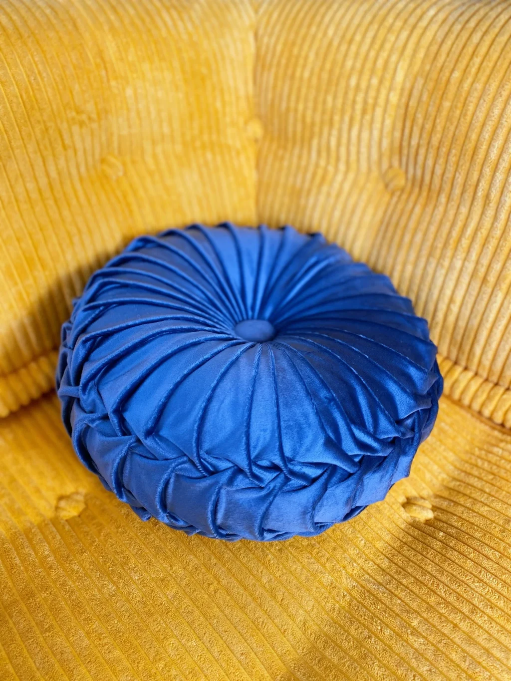 Round pleated pillow : Navy Blue