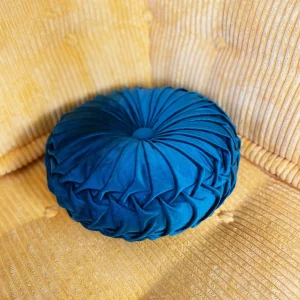 Round pleated pillows