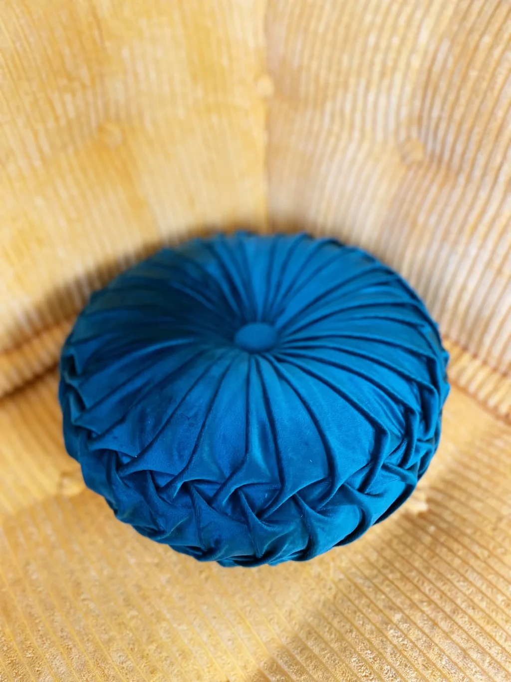 Round pleated pillow : Teal Green
