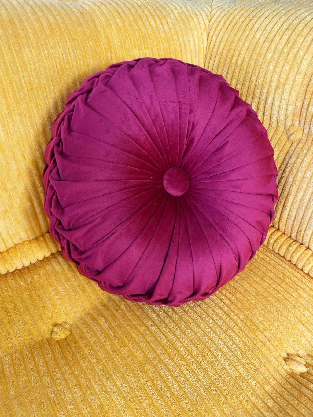 Round pleated pillow : Wine color