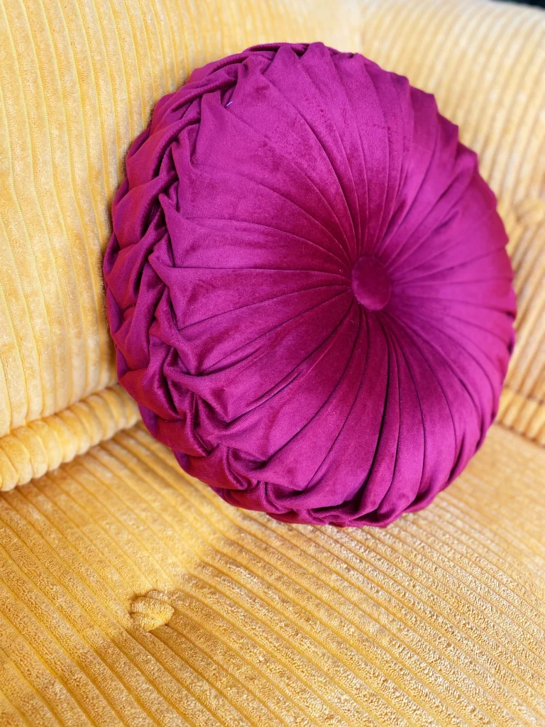 Round pleated pillows