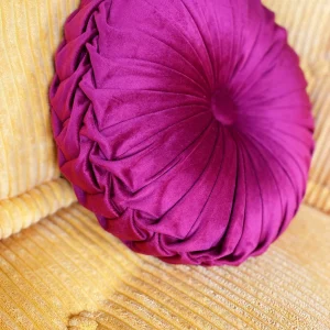 Round pleated pillows