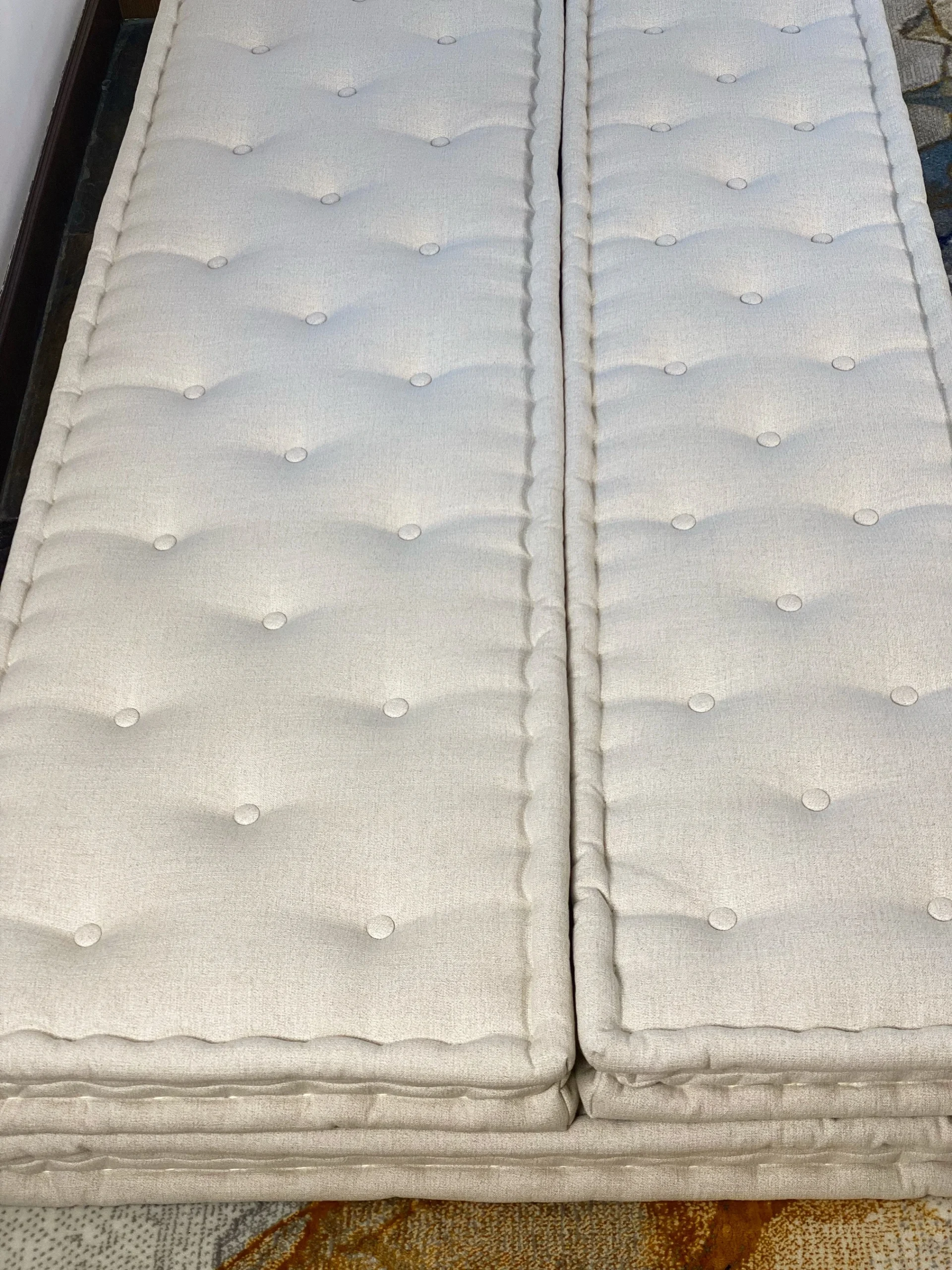 Custom Cushion : Diamond Tufting - Image 15