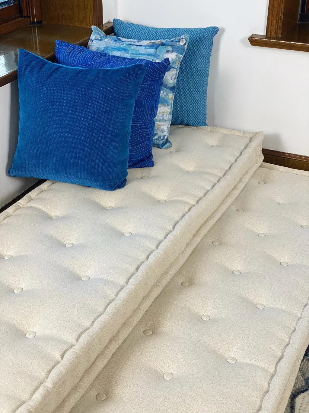 Custom Cushion : Diamond Tufting