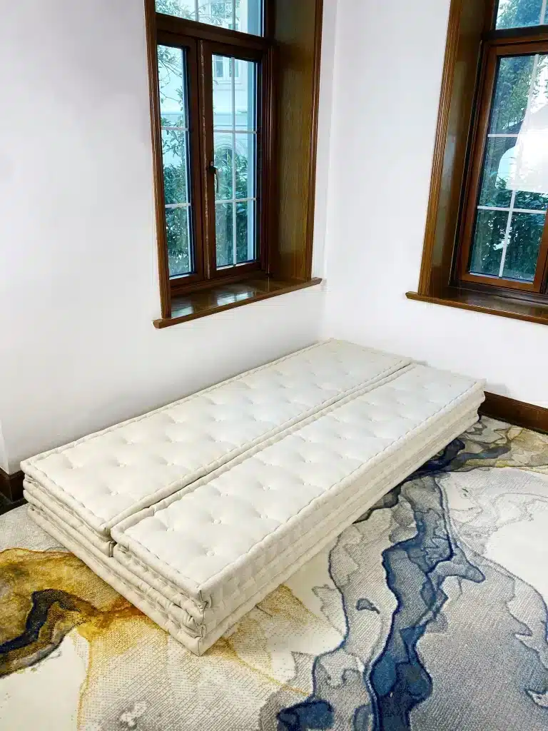 Custom Cushion : Diamond Tufting