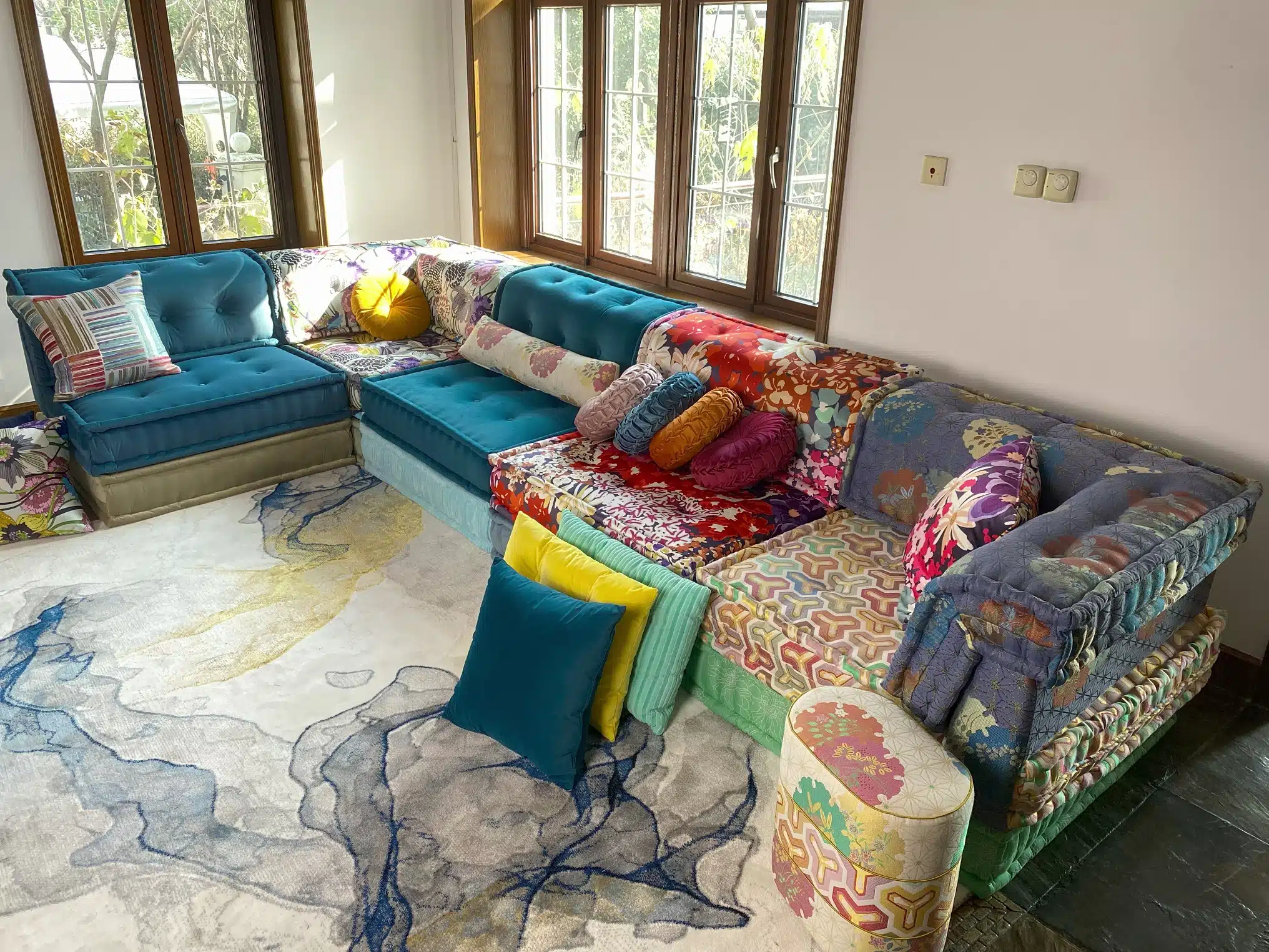 mah jong sofa Monica