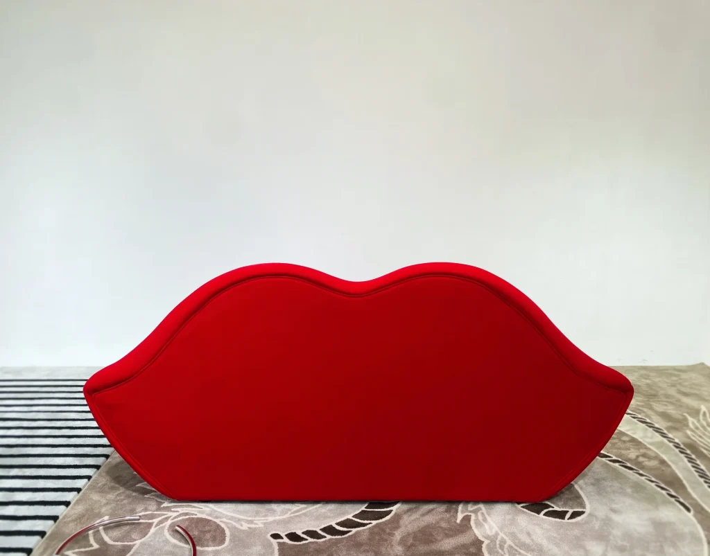 Lips Sofa