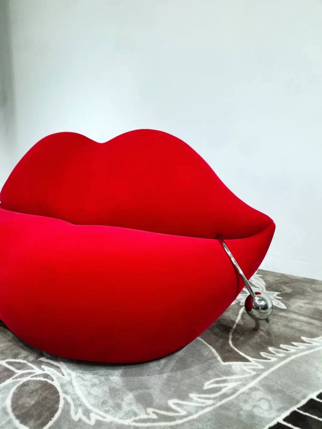 Lips Sofa