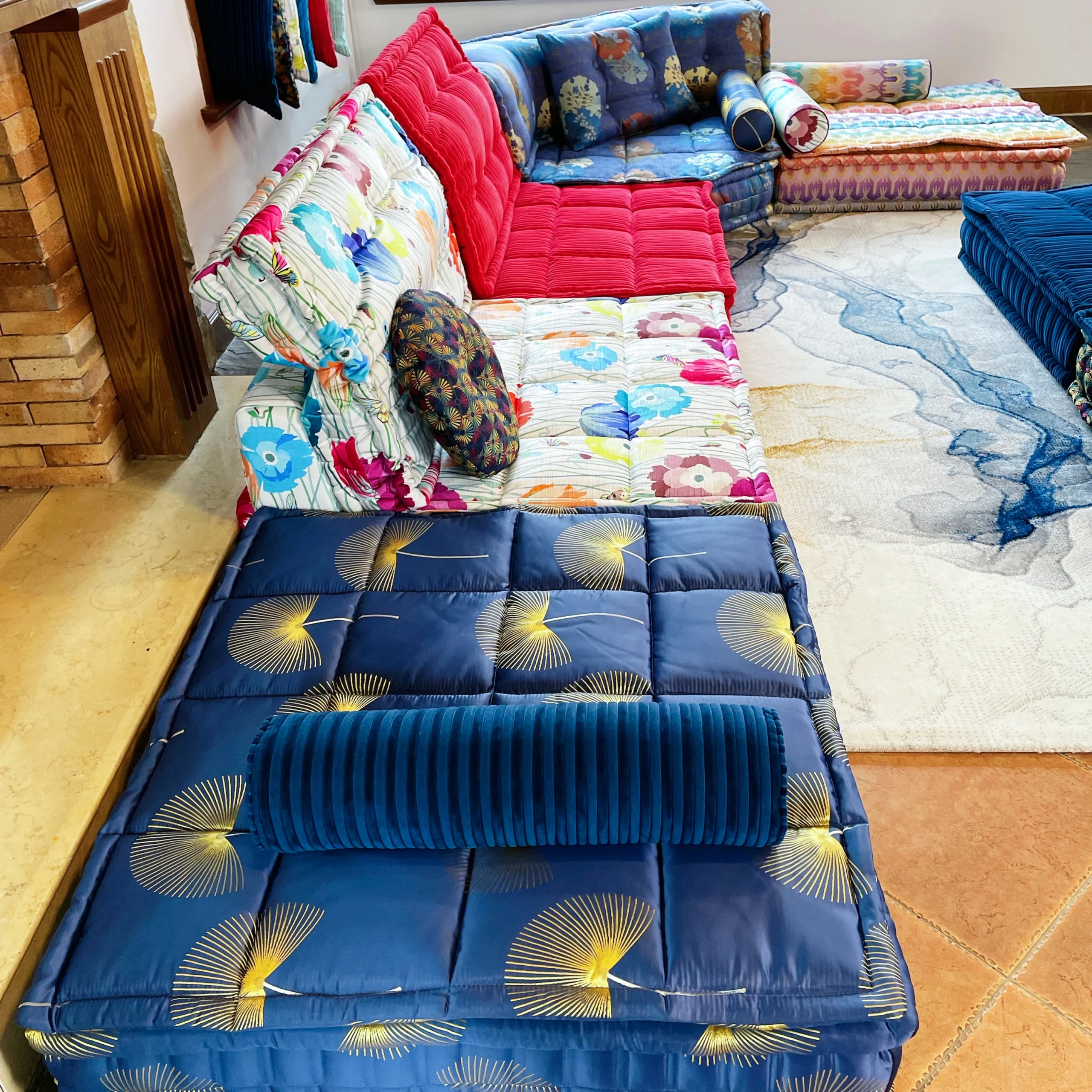 Mah Jong Sofa: Simon