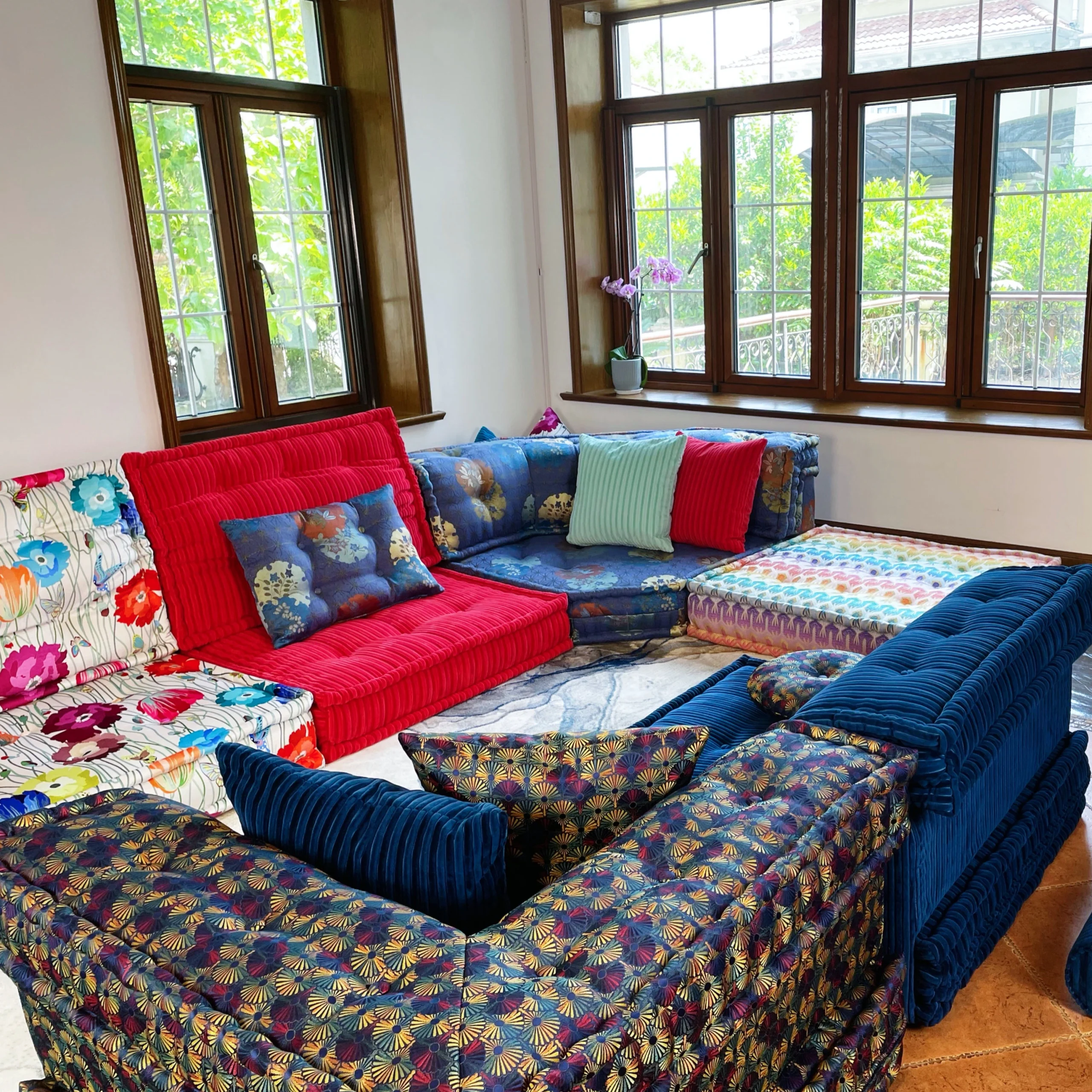 Mah Jong Sofa: Simon