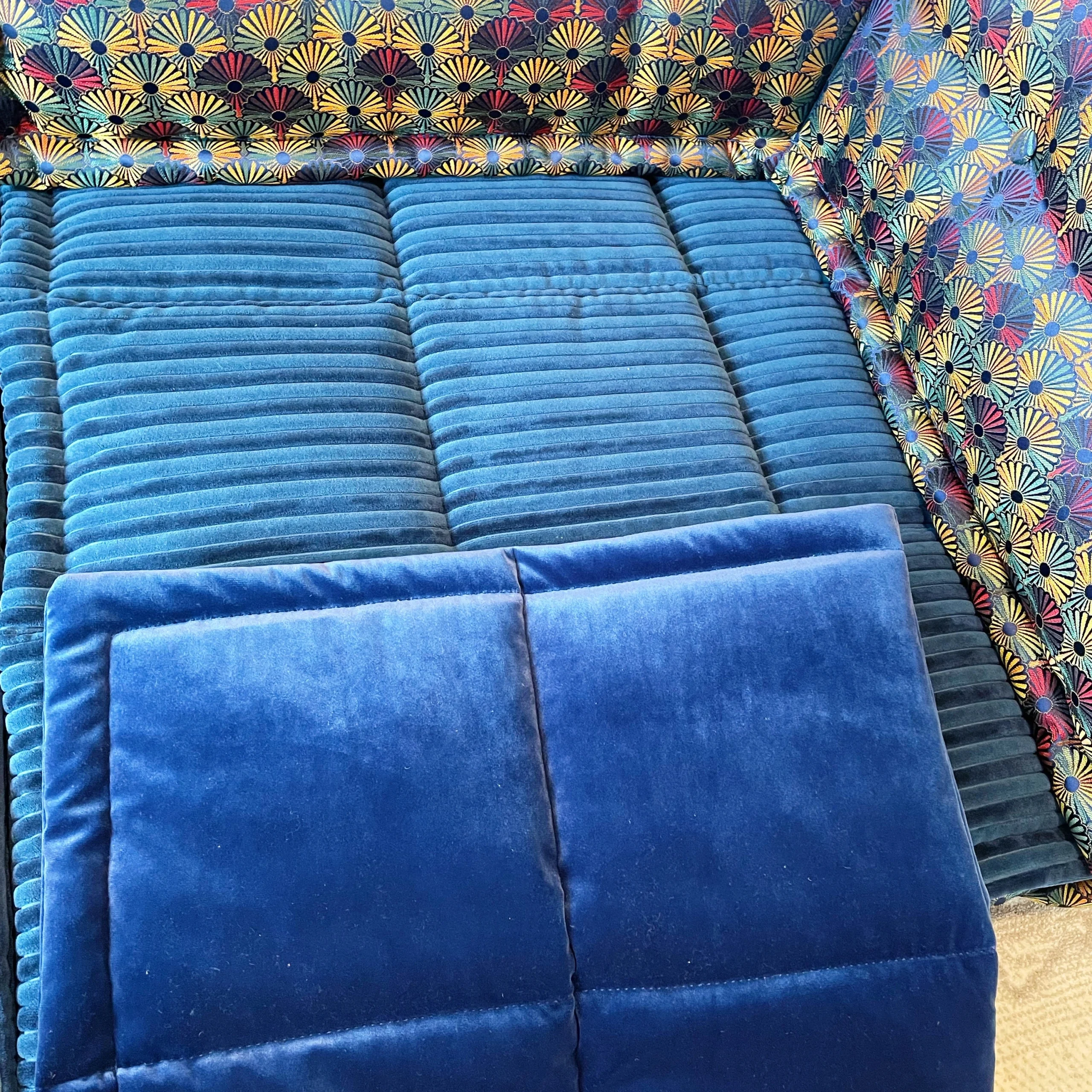 Mah Jong Sofa: Simon