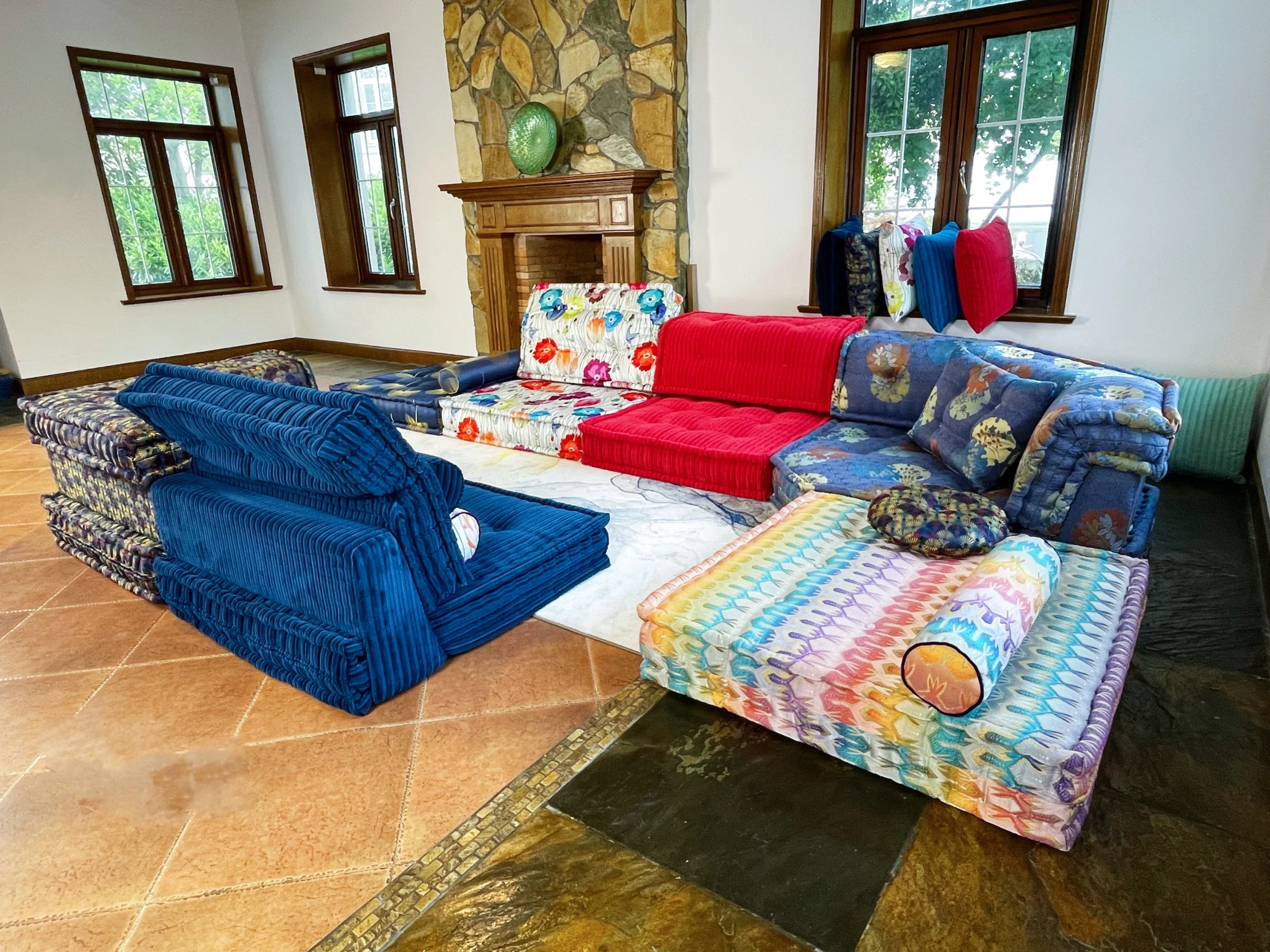 Mah Jong Sofa: Simon