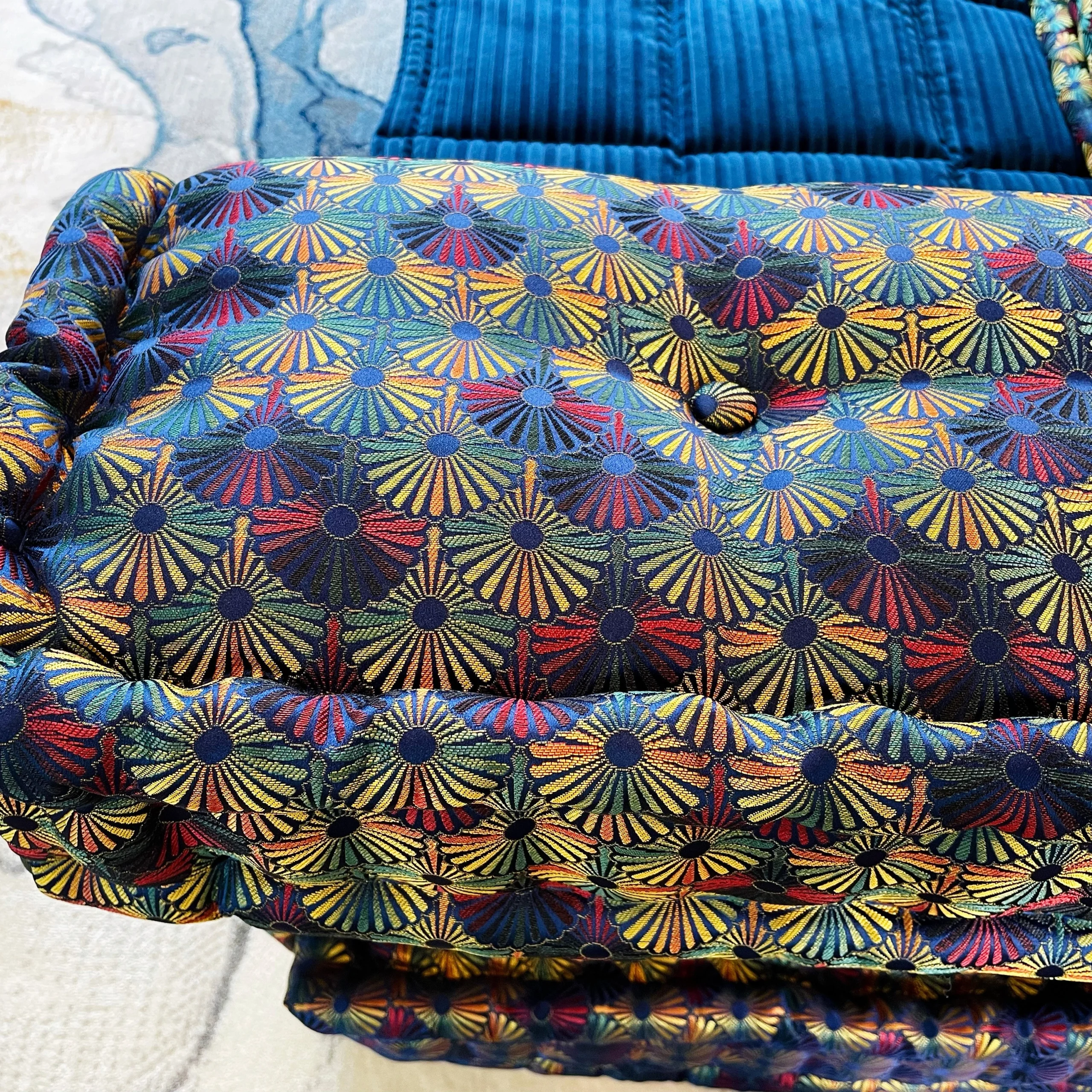 Mah Jong Sofa: Simon