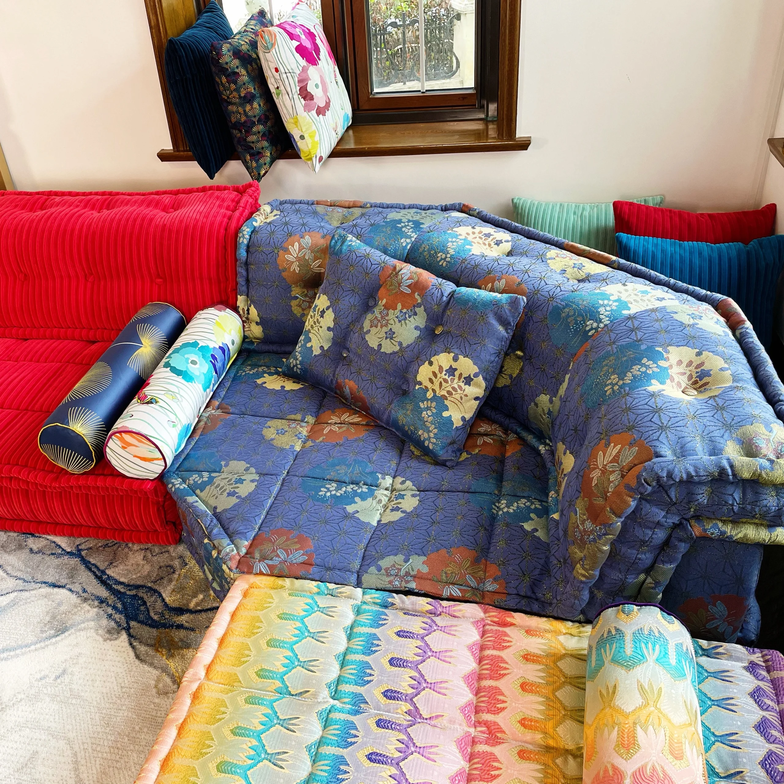 Mah Jong Sofa: Simon