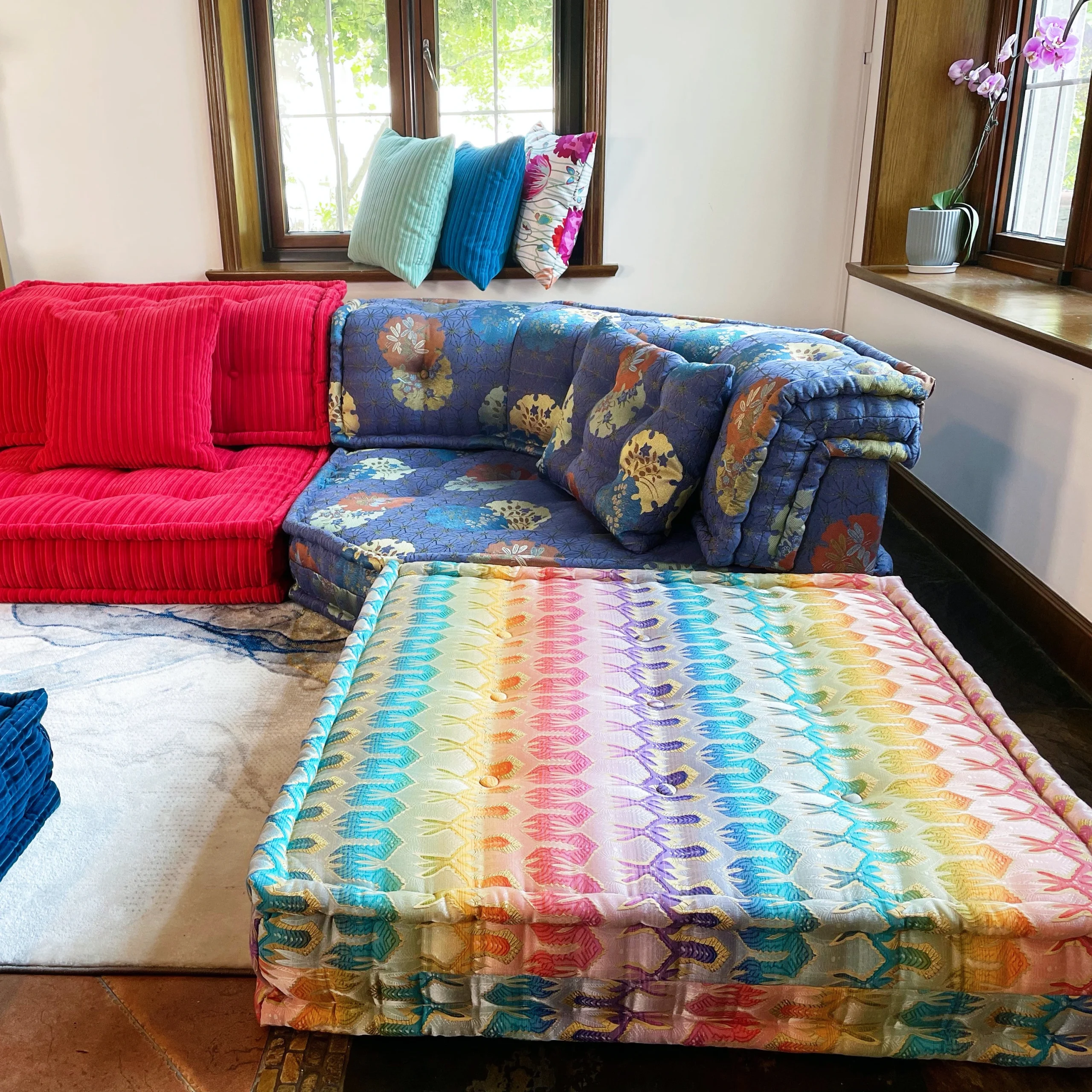 Mah Jong Sofa: Simon