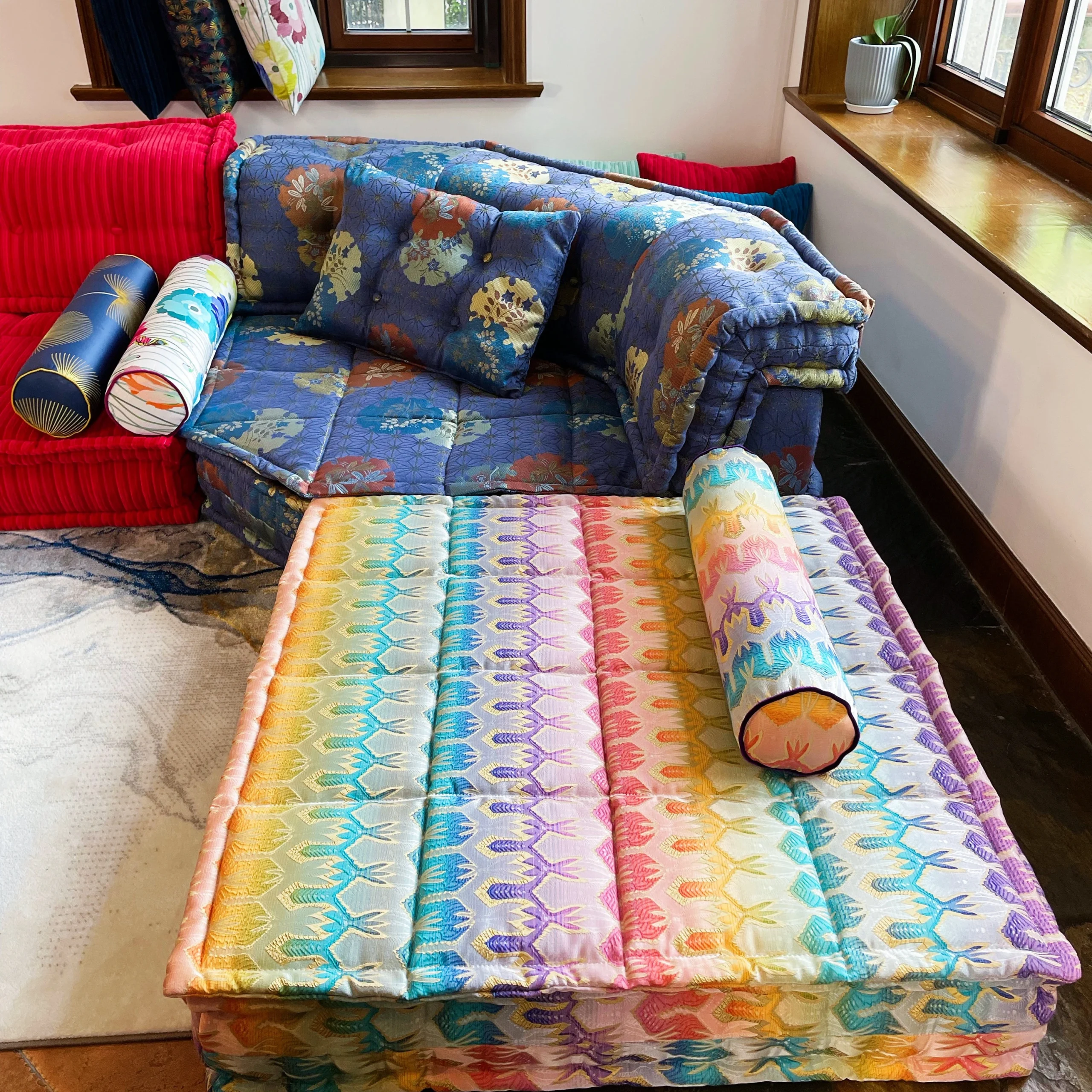 Mah Jong Sofa: Simon