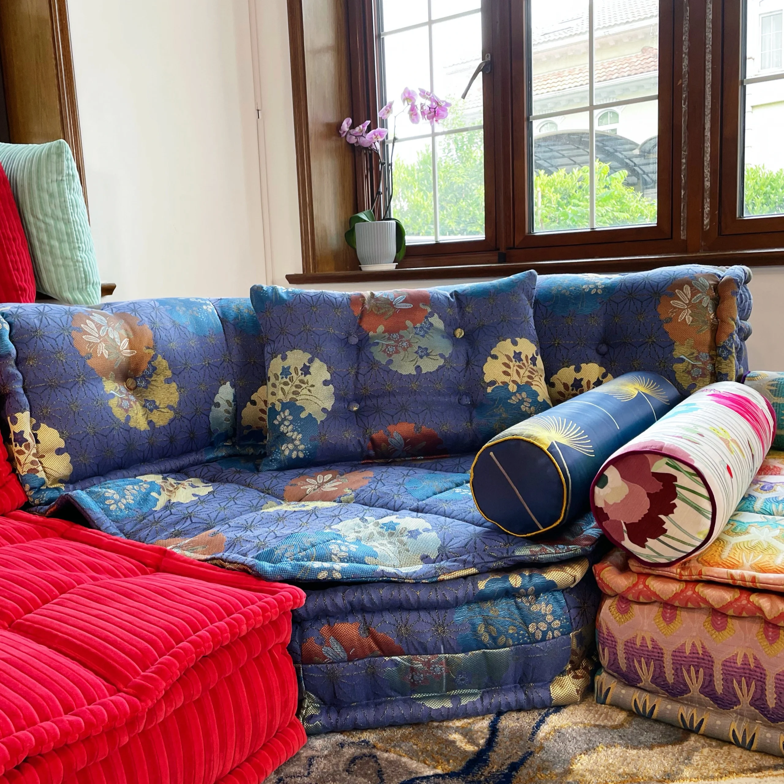 Mah Jong Sofa: Simon