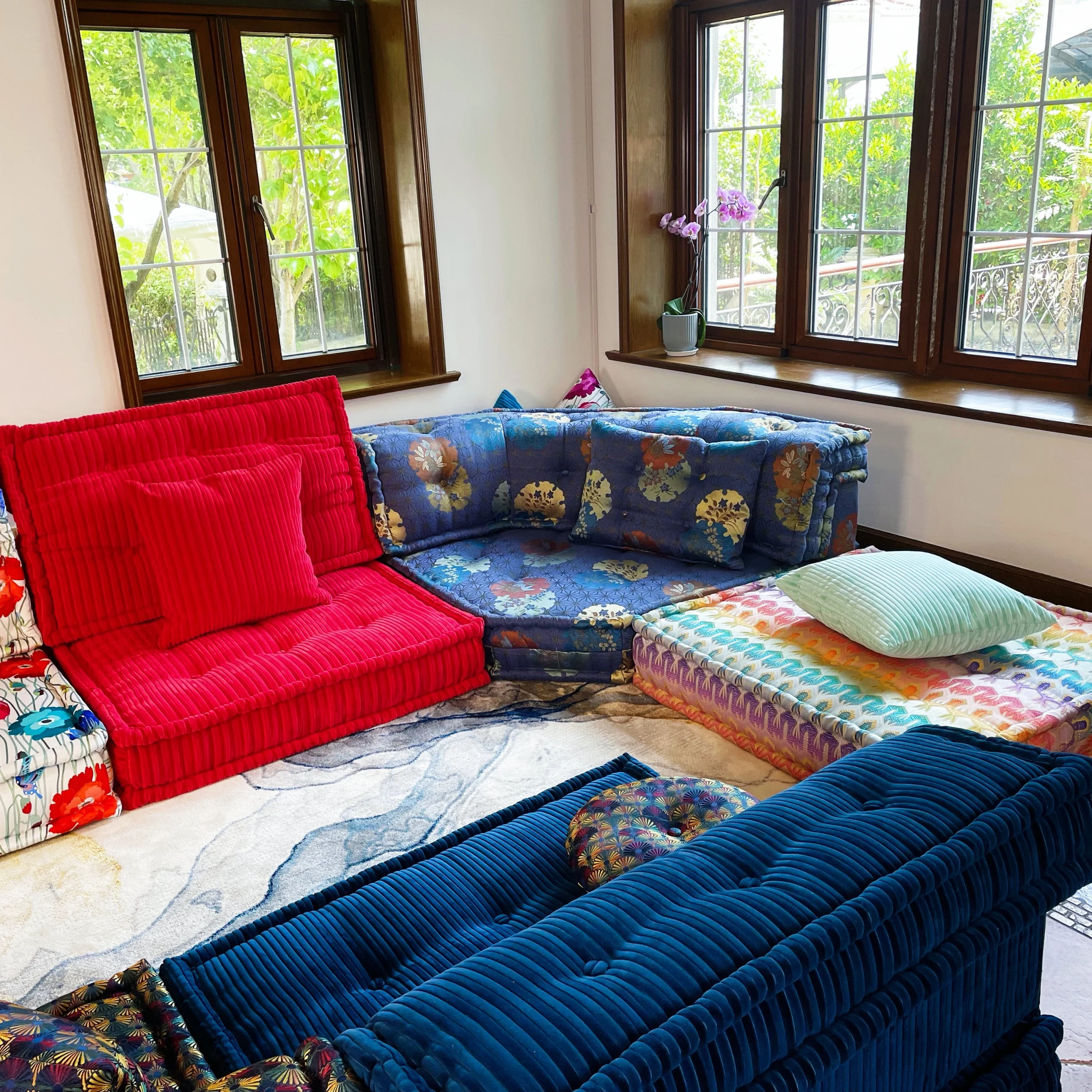 Mah Jong Sofa: Simon