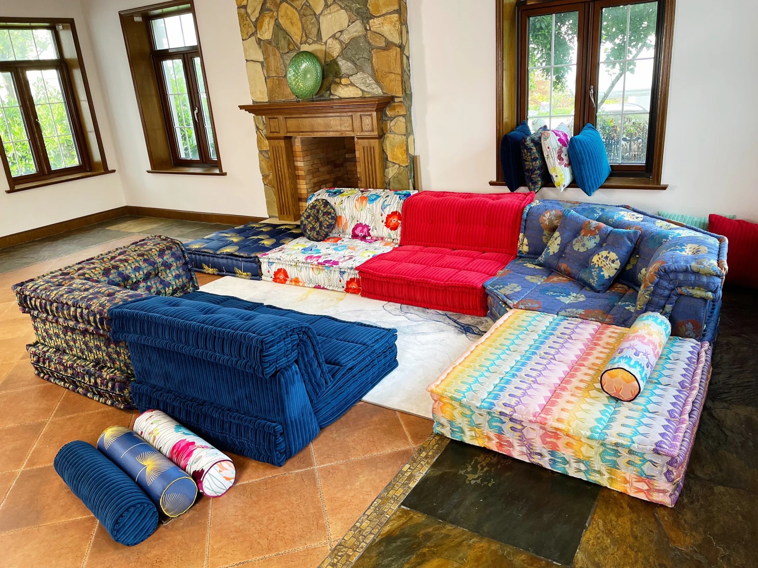 Mah Jong Sofa: Simon