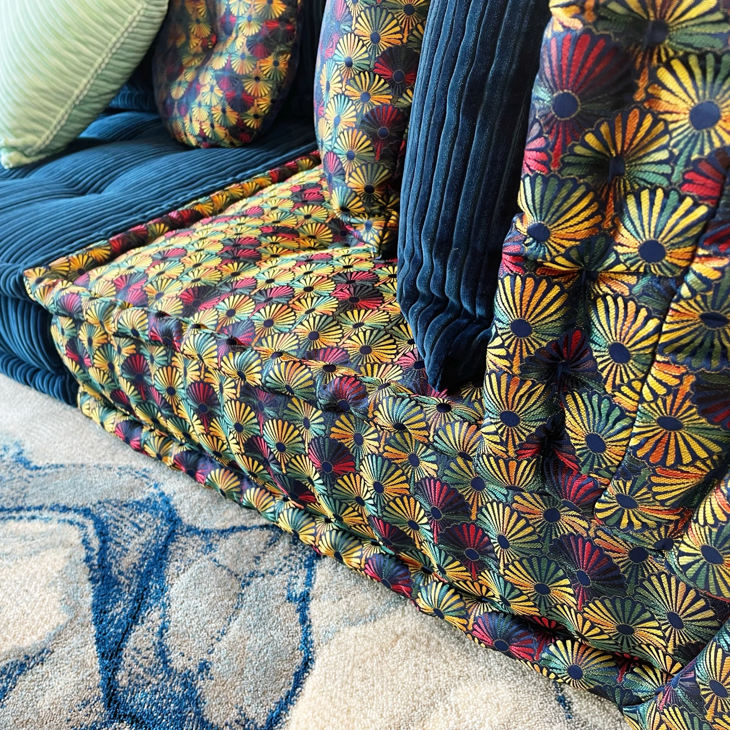 Mah Jong Sofa: Simon