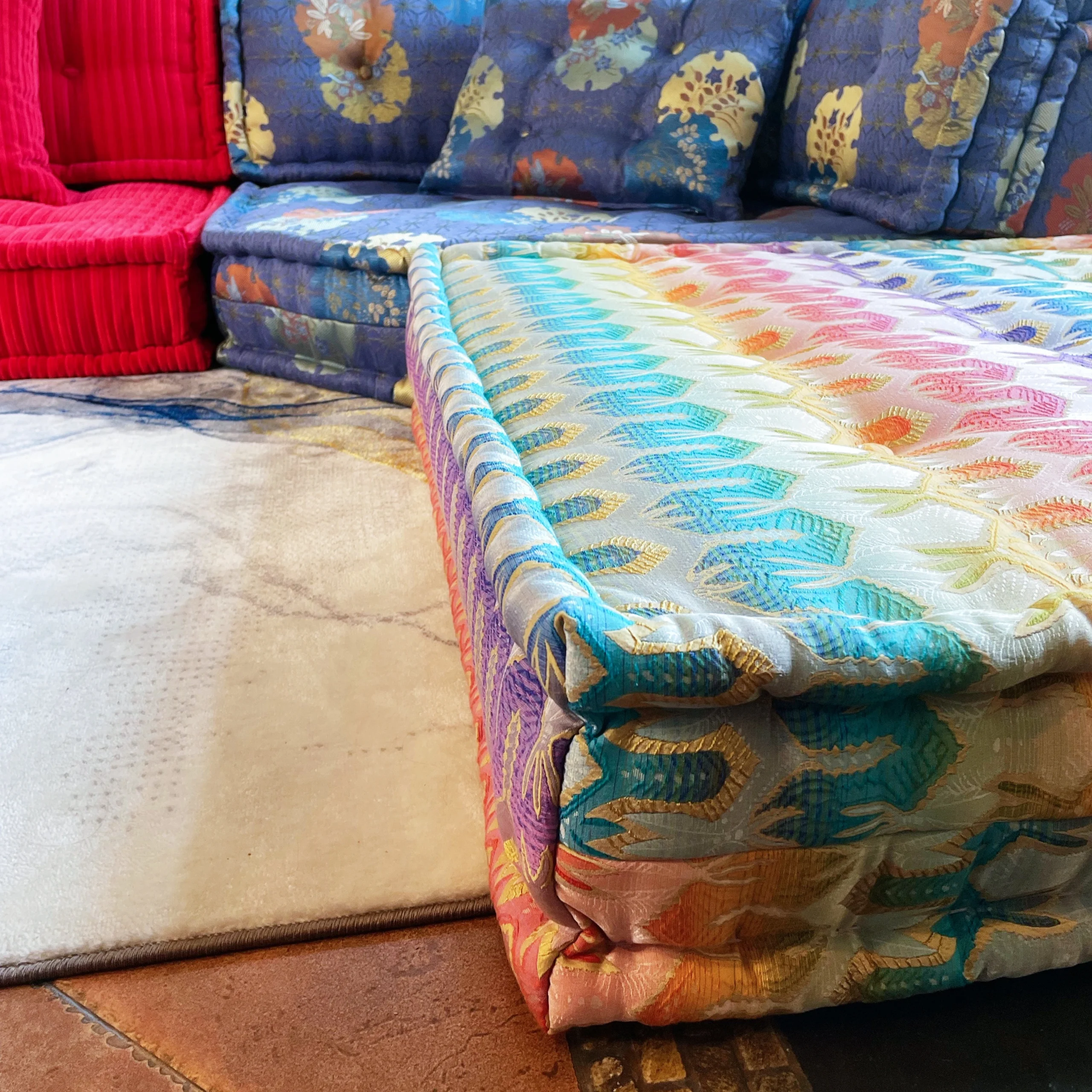 Mah Jong Sofa: Simon