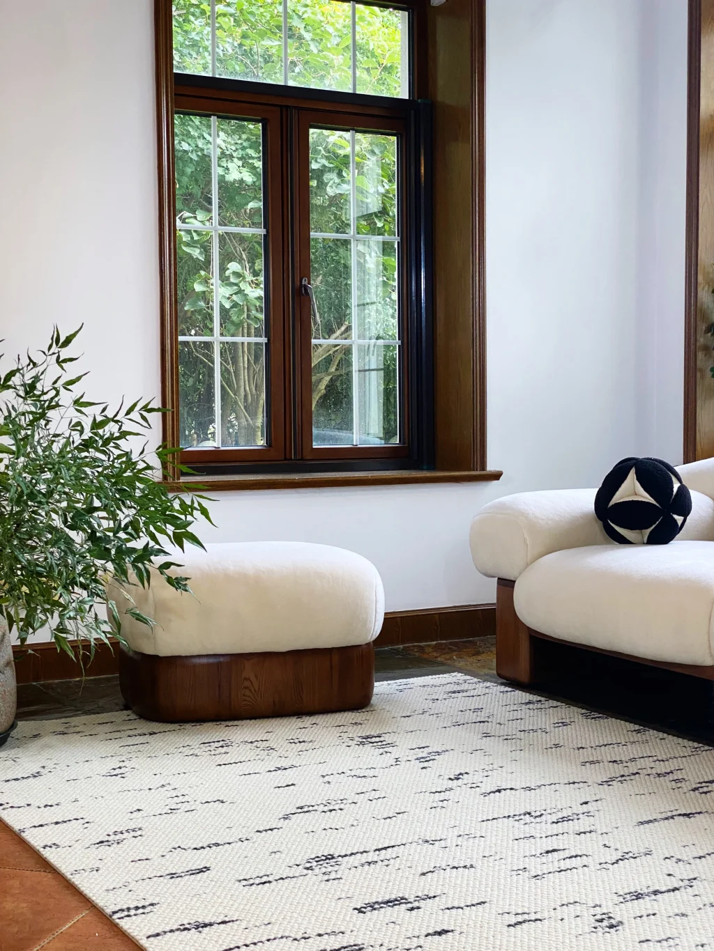 Asymmetrical Raphael Sofa: Ottoman