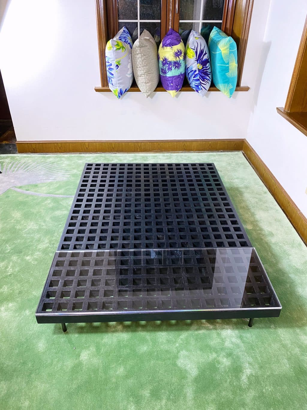 Find a stylish purpose and function in this teak coffee table with extended space, covered with resin table top! Entertain your family and guests!