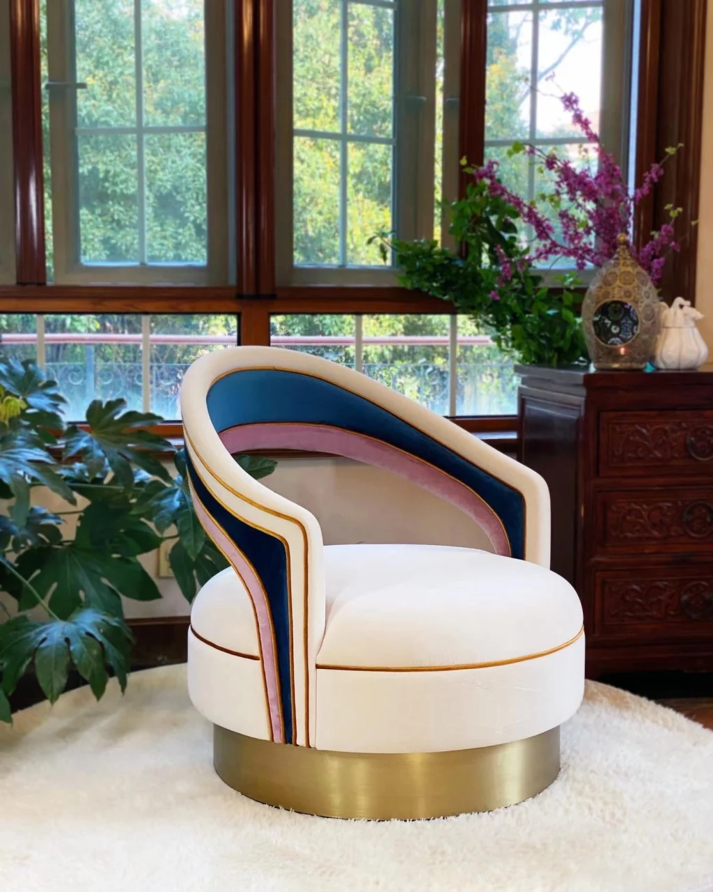 Swivel Charisse Armchair: Edra