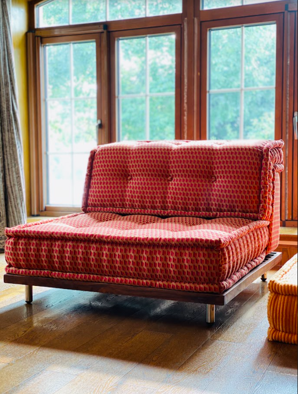 Why Virtual Showroom Tours and Sample Orders Are Essential for Custom Furniture Purchases