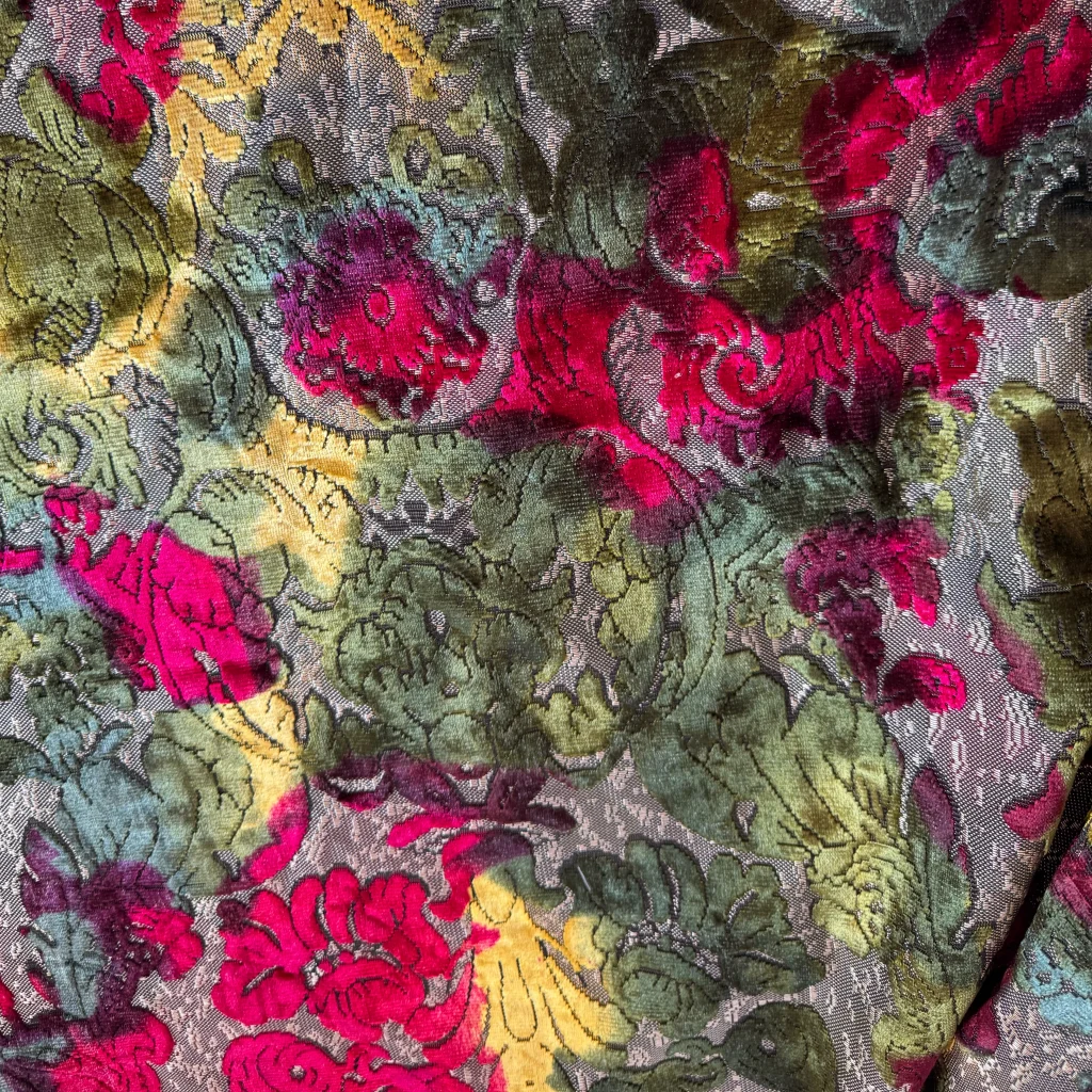 Fabric-Darkly Vibrant Damask