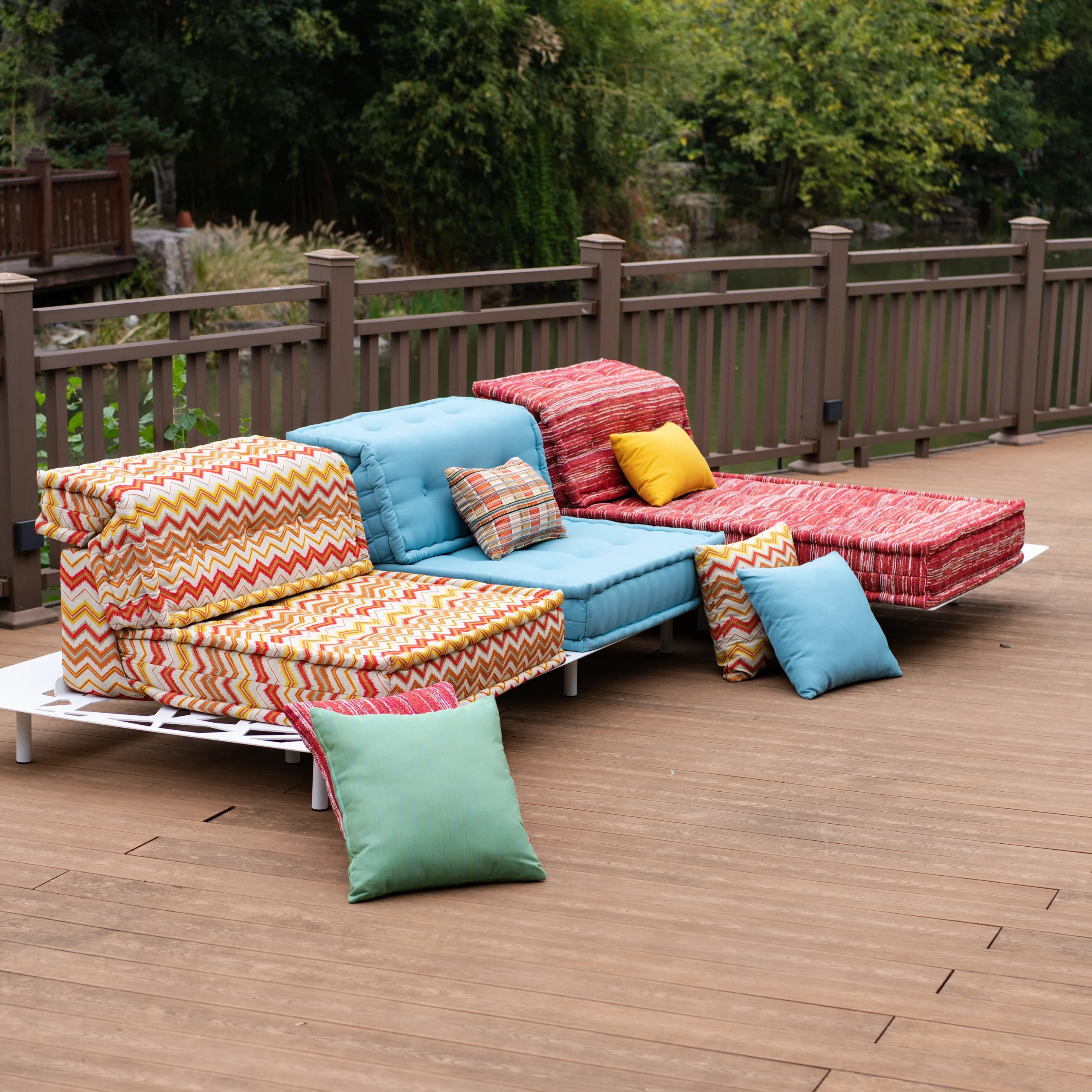 Outdoor Mah Jong Sofa Set: Lex
