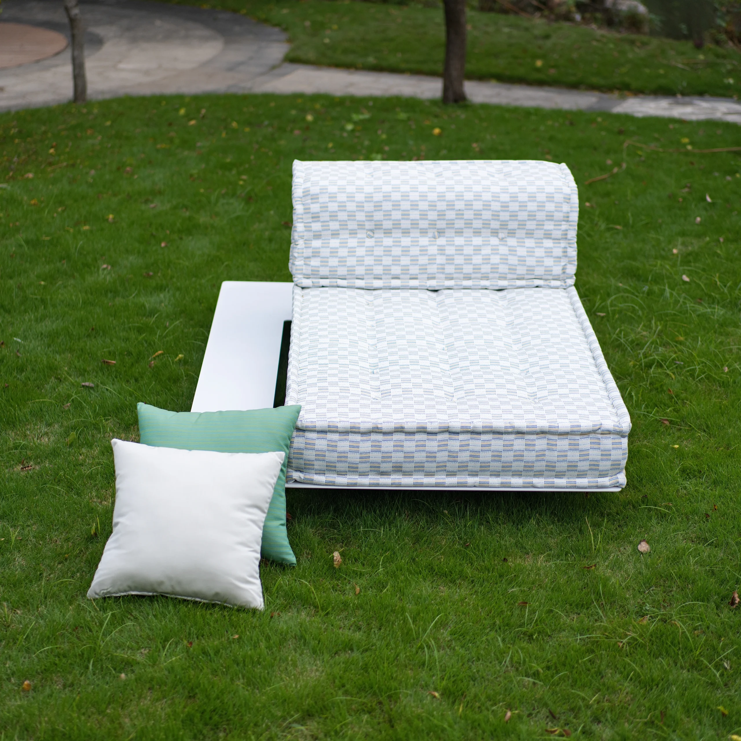Outdoor Mah Jong Sofa Set: Reed
