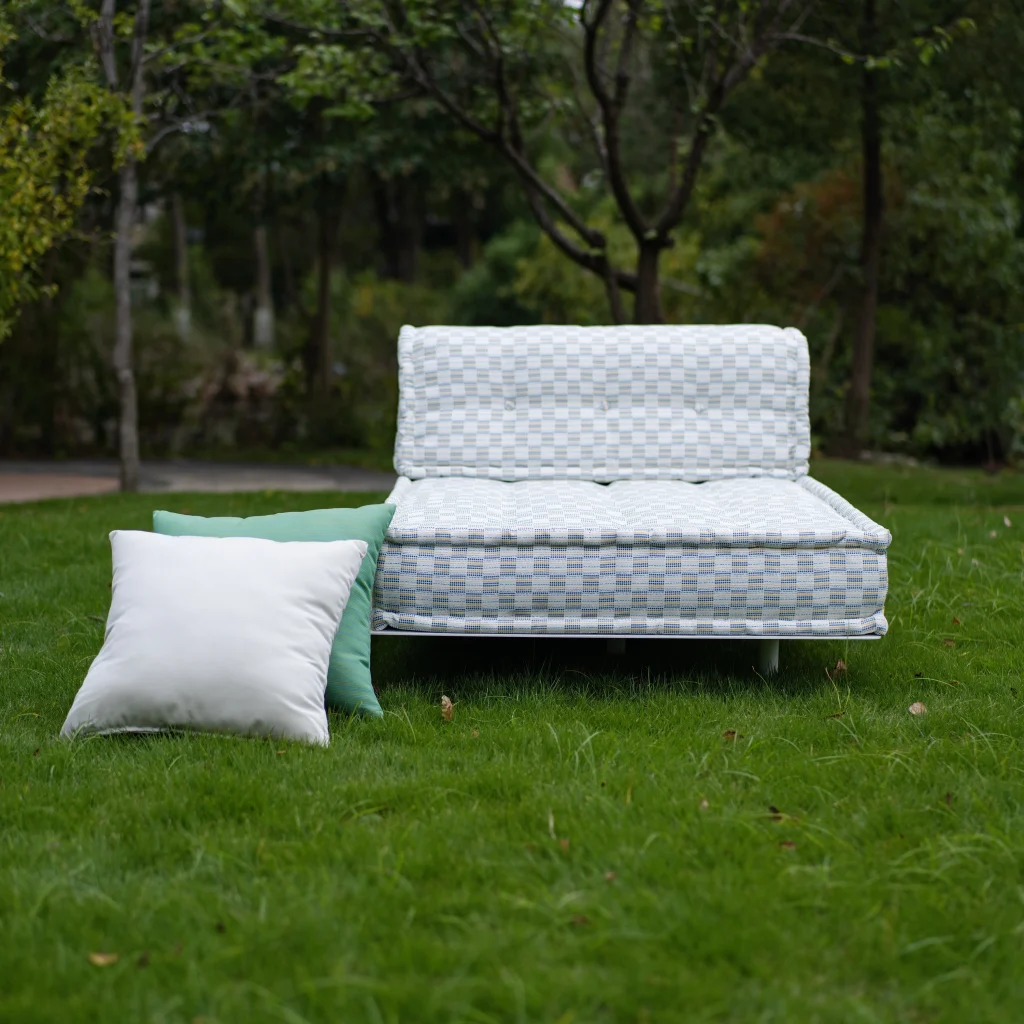 Outdoor Mah Jong Sofa Set: Reed