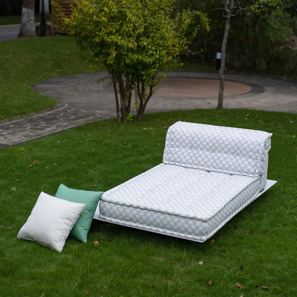 Outdoor Mah Jong Sofa Set: Reed