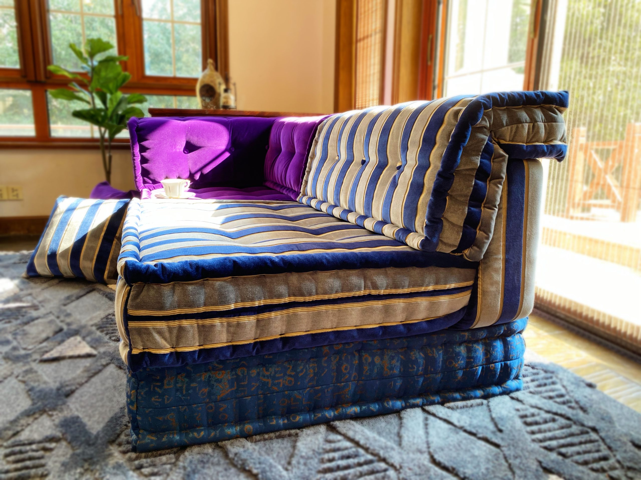 French Daybed Sofa: Victoria