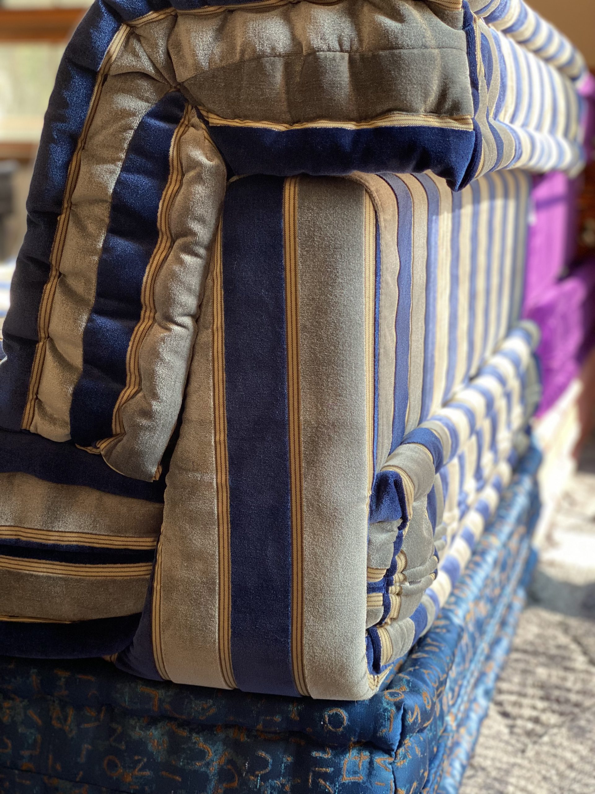 French Daybed Sofa: Victoria