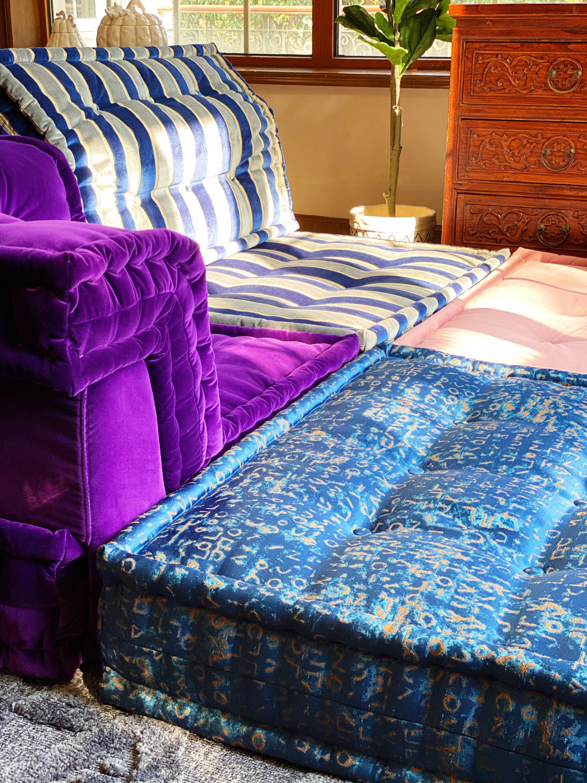 French Daybed Sofa: Victoria