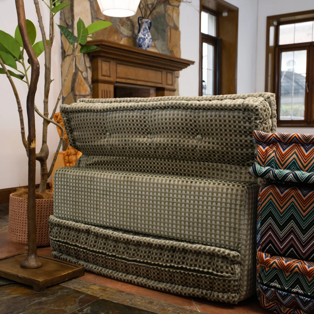 French Daybed Sofa: Gina