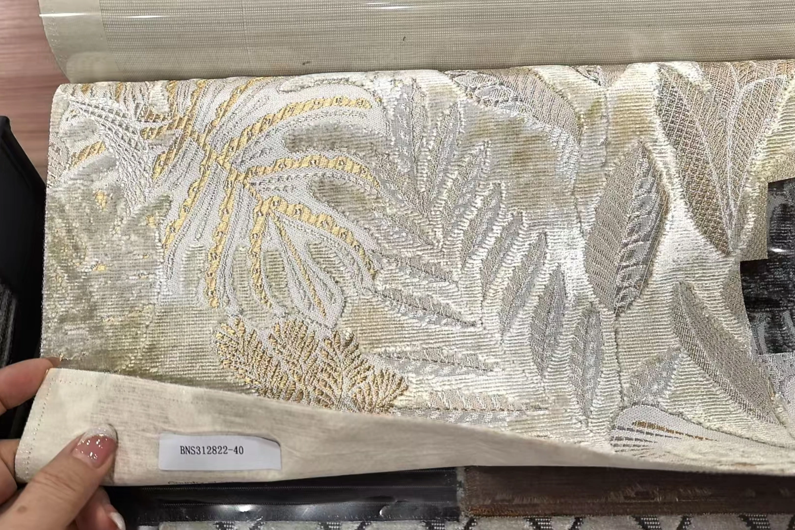 Fabric- Gorgeous Leaves 40