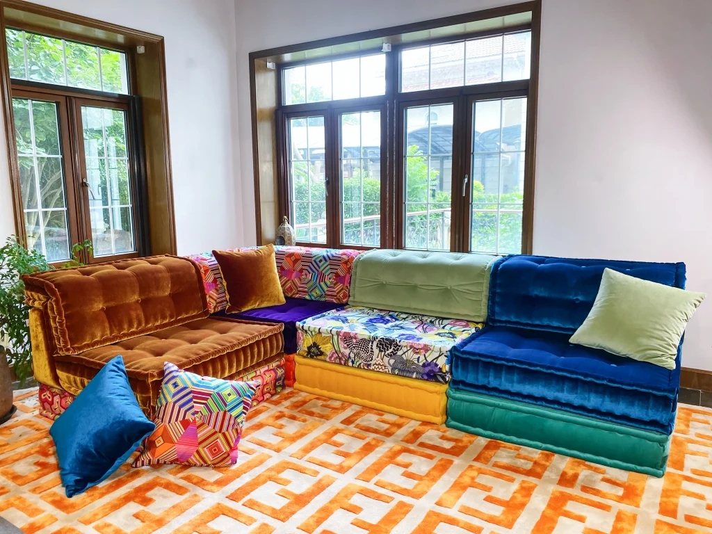 French Daybed Sofa: Hung