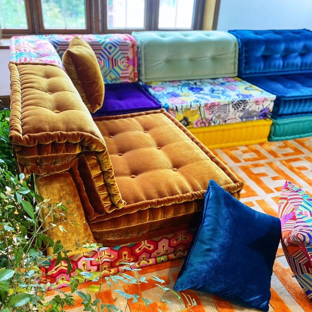 French Daybed Sofa: Hung