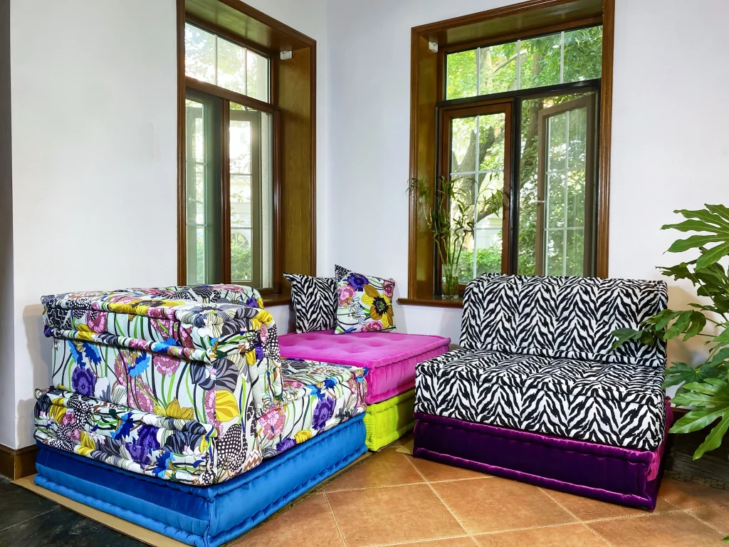 French Daybed Sofa: Levin