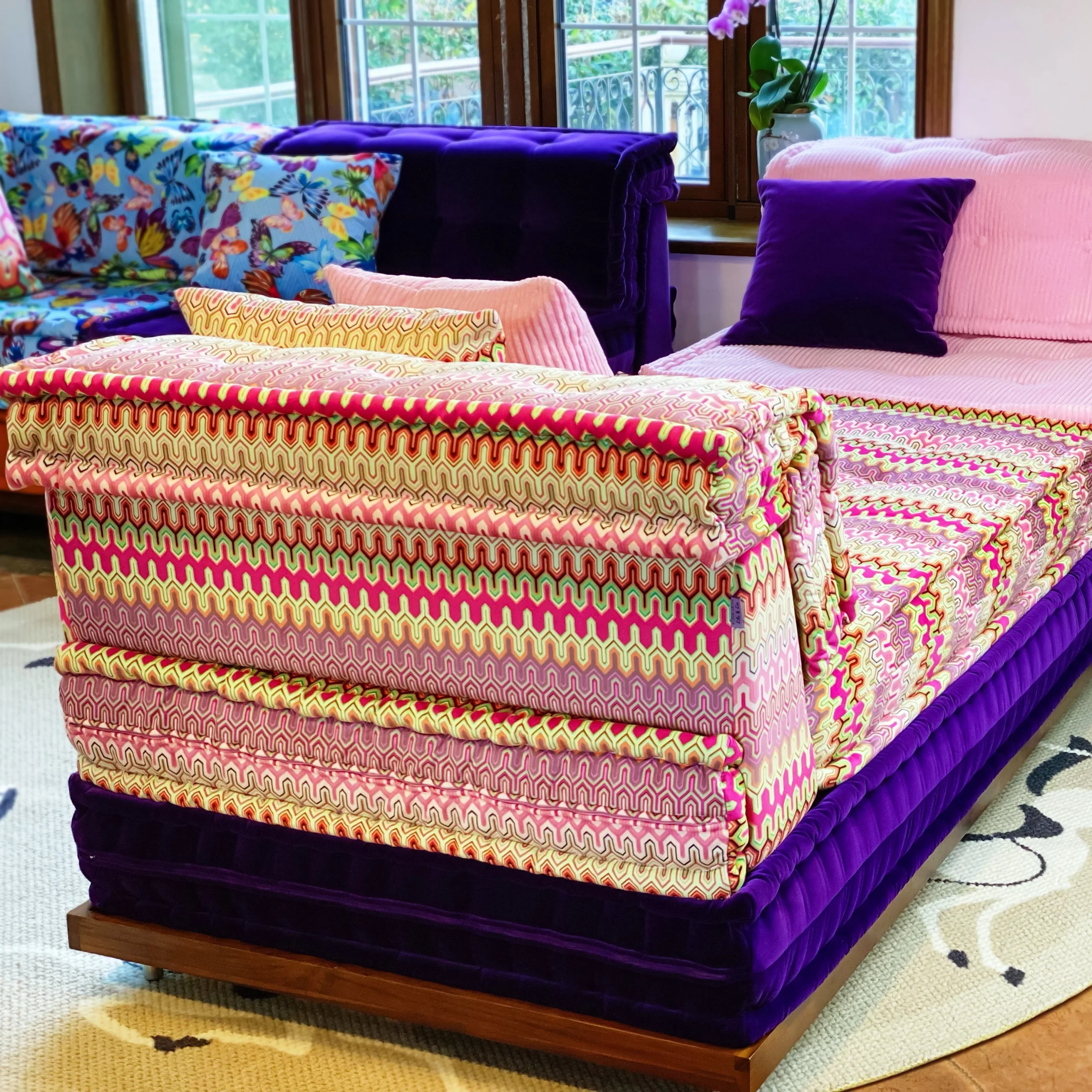 French Daybed Sofa: Nikki