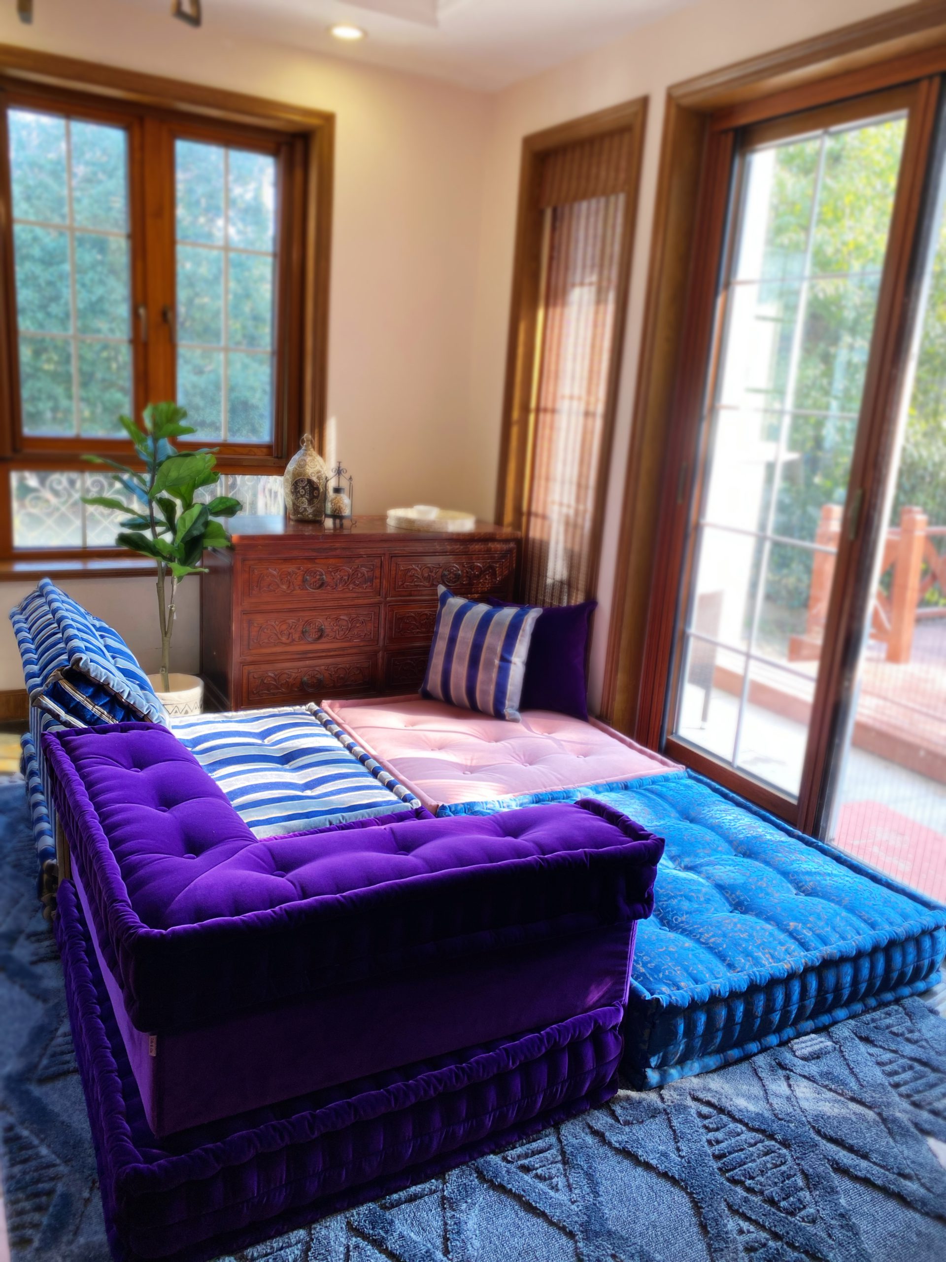 French Daybed Sofa: Victoria