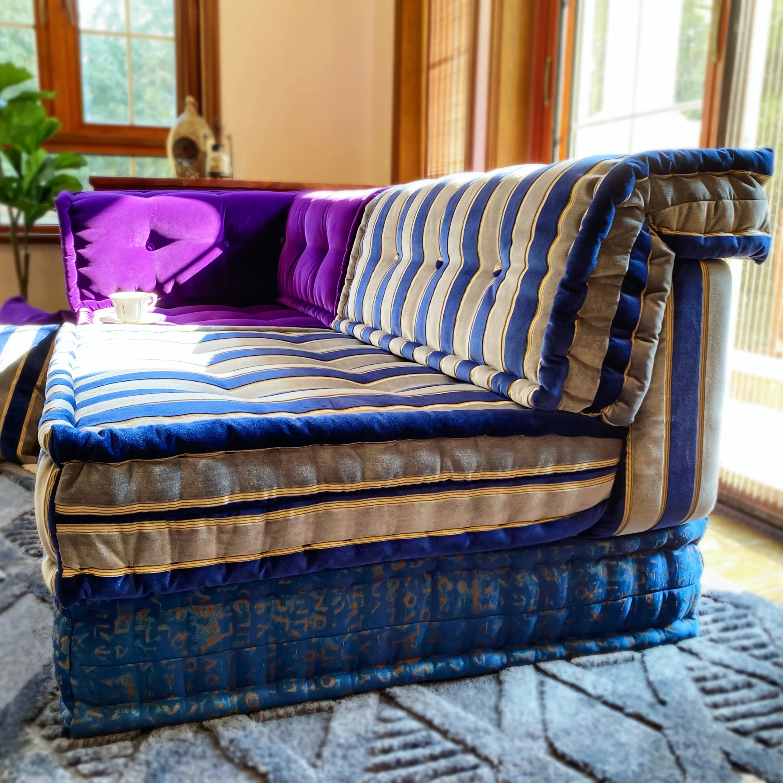 French Daybed Sofa: Victoria
