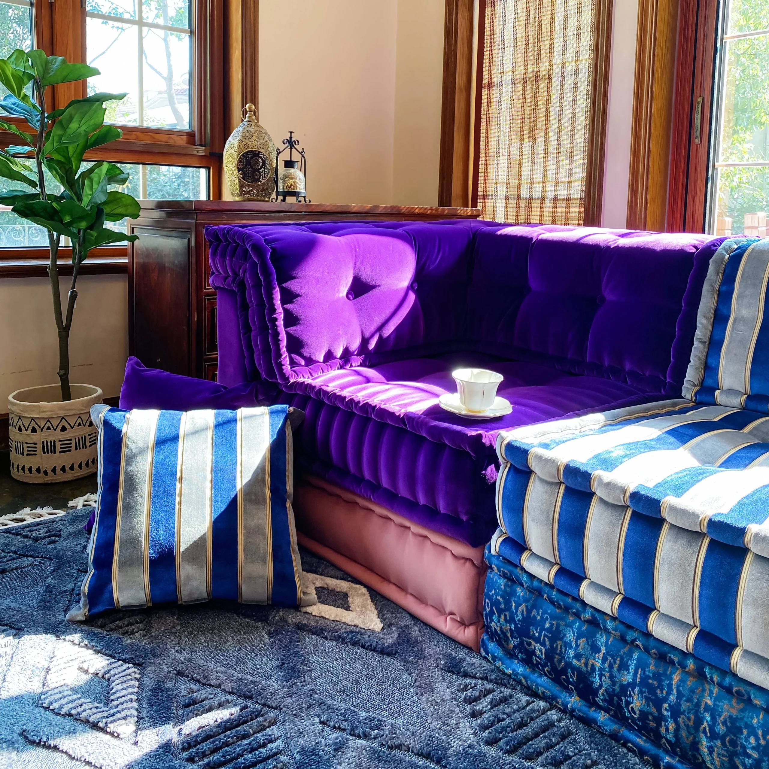 French Daybed Sofa: Victoria