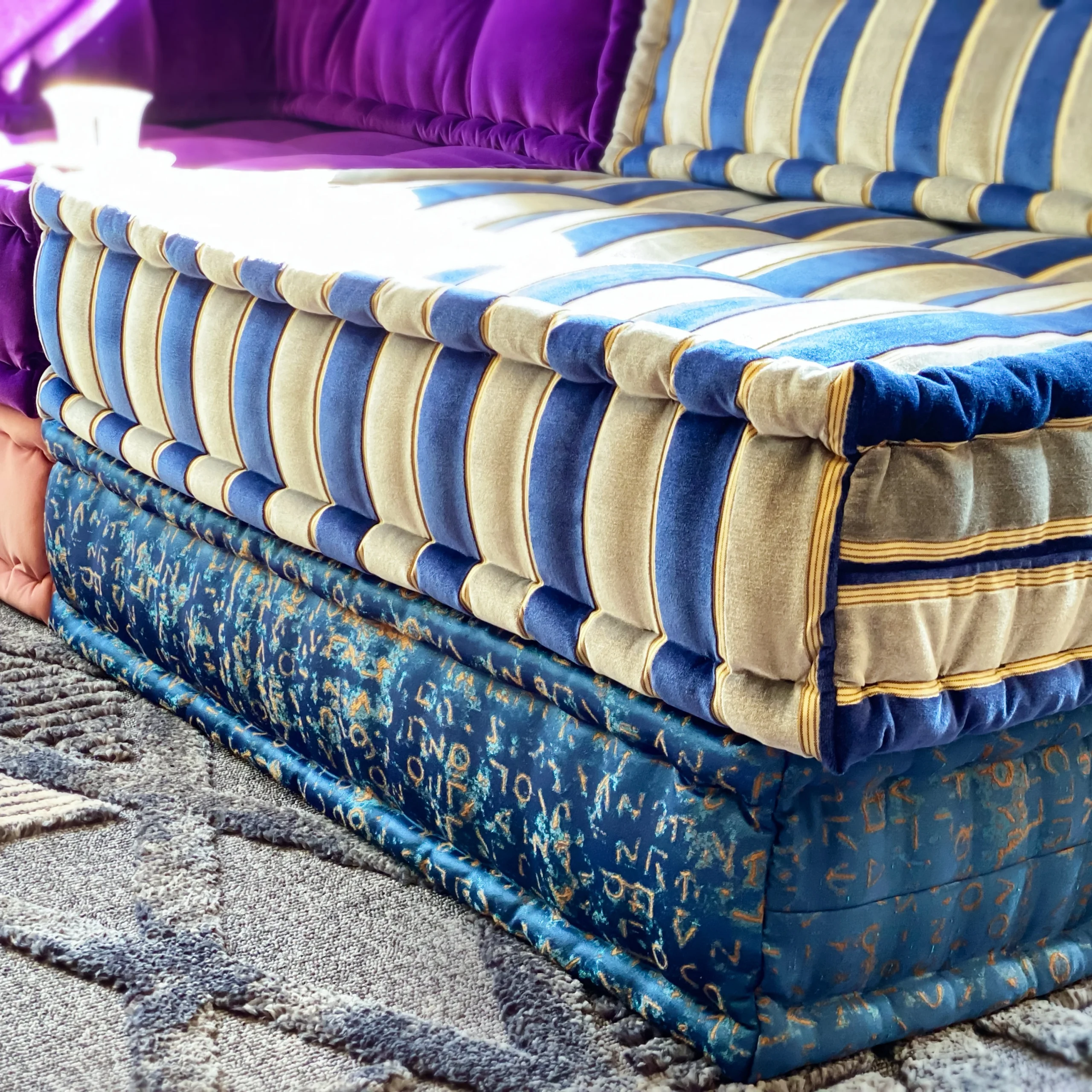 French Daybed Sofa: Victoria